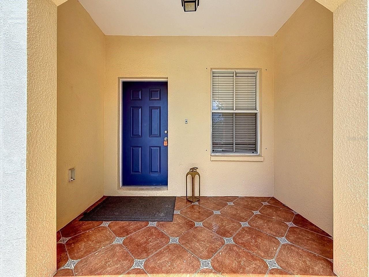 648 Norfolk St - Photo 5 of 50