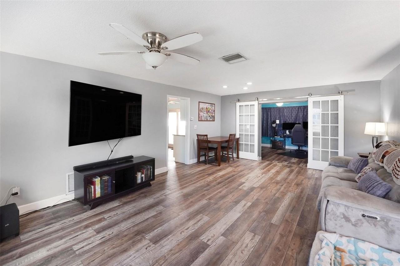 2561 Blackwood Cir - Photo 4 of 33