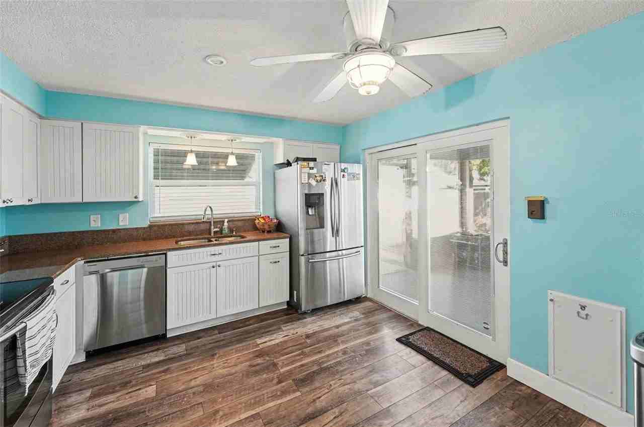 2561 Blackwood Cir - Photo 7 of 33