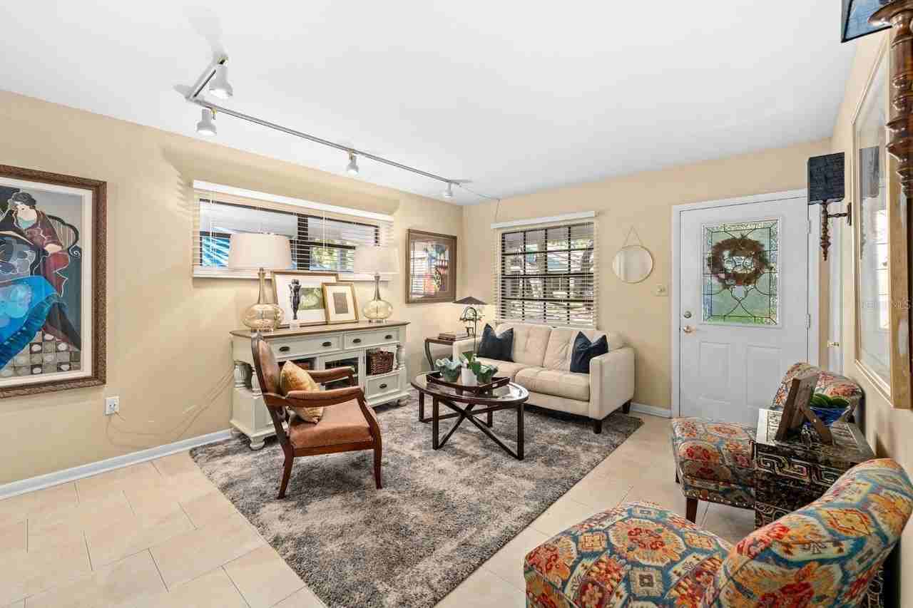 4606 S Esperanza Ave - Photo 6 of 36
