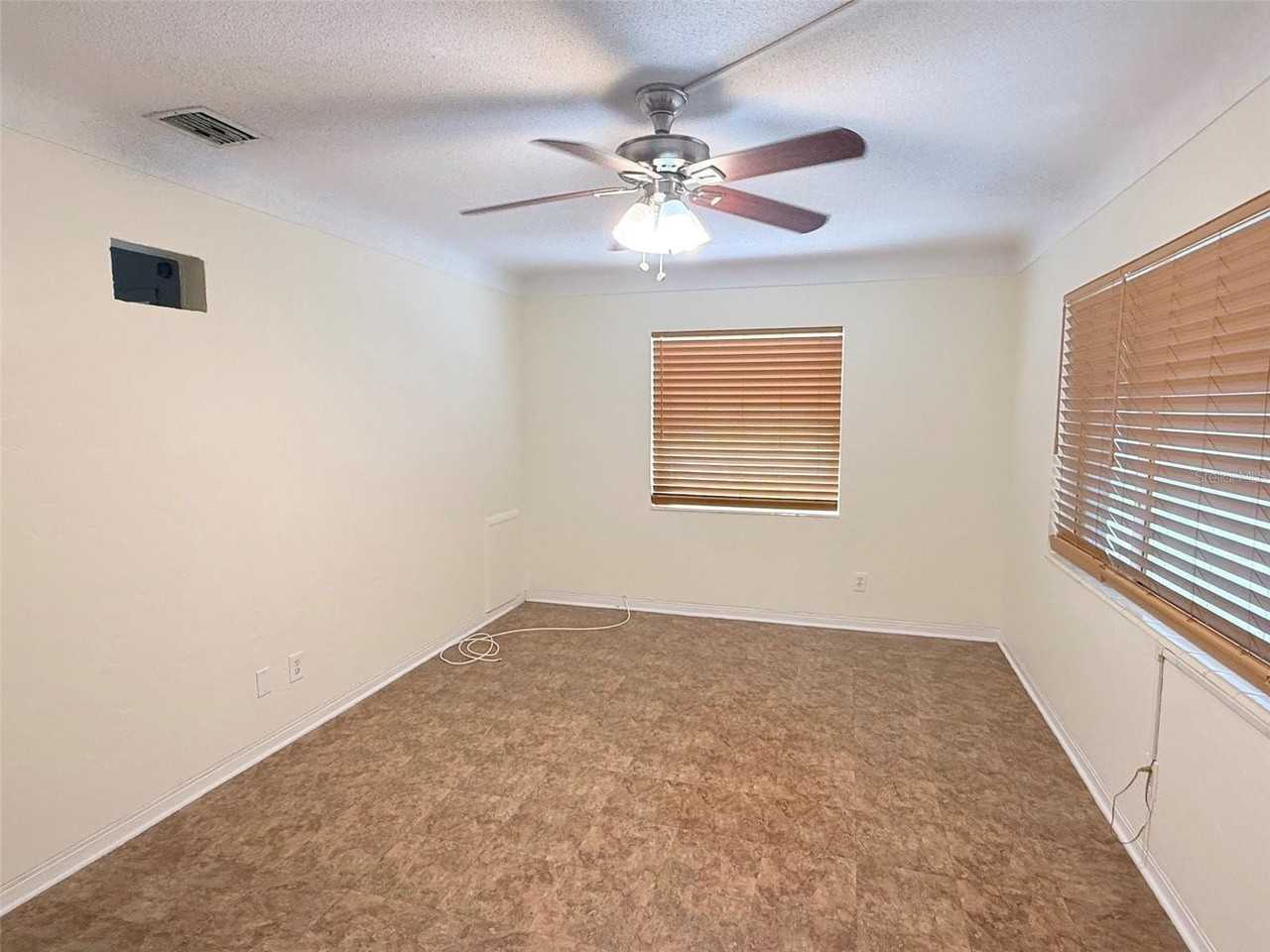 5541 Lown St N - Photo 2 of 26