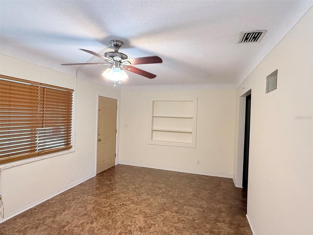 5541 Lown St N - Photo 3 of 26