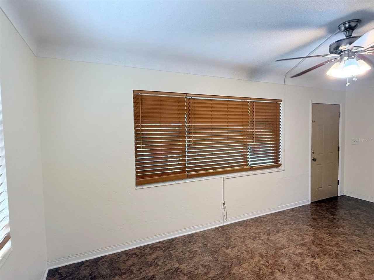 5541 Lown St N - Photo 4 of 26