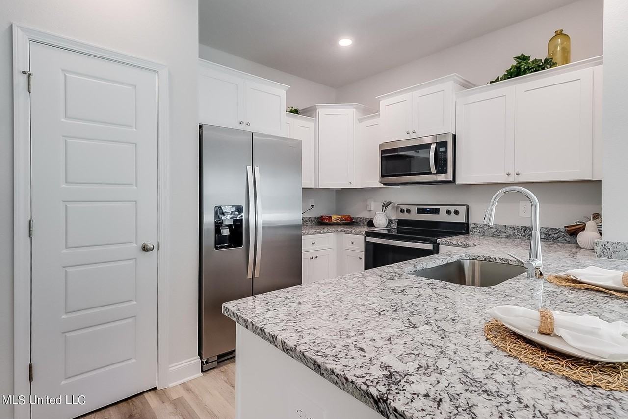 12281 Sinclaire Dr - Photo 4 of 23