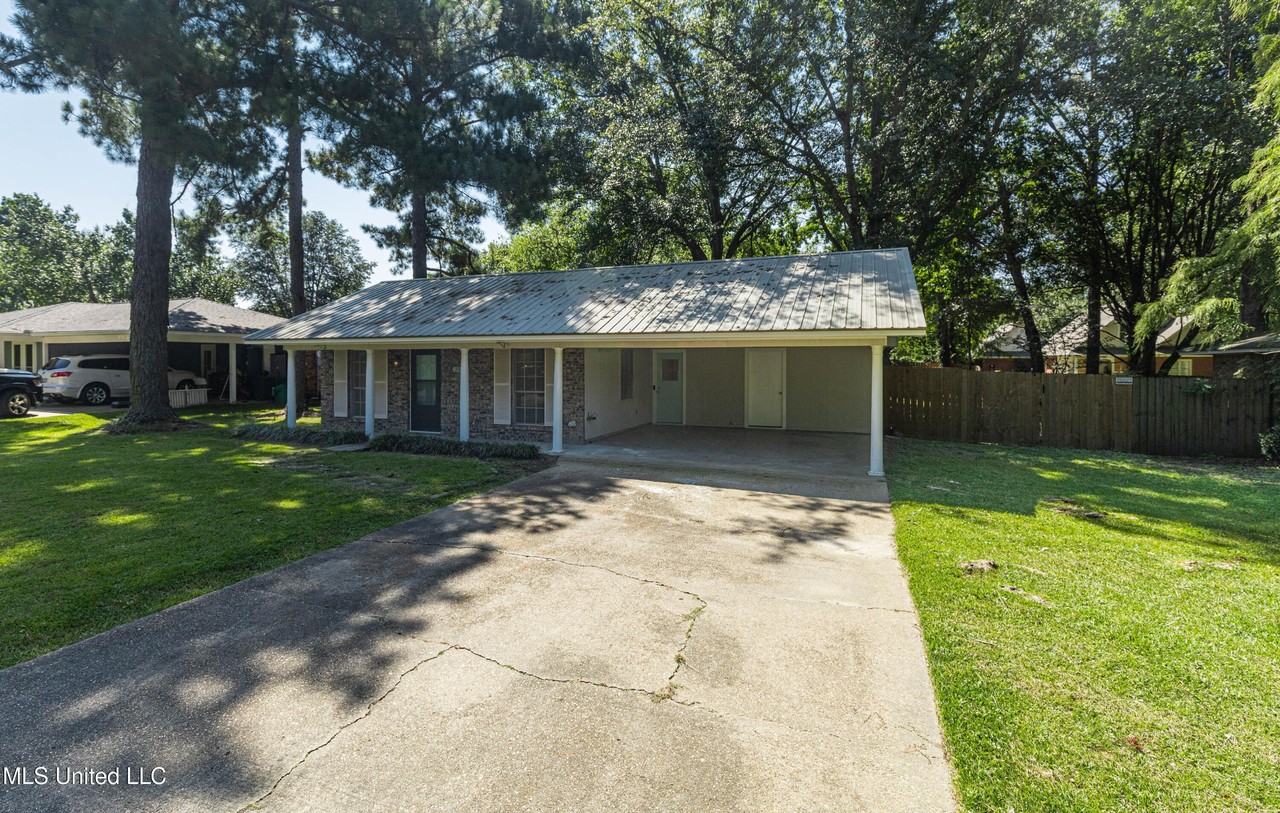 239 Traceland Dr - Photo 3 of 38