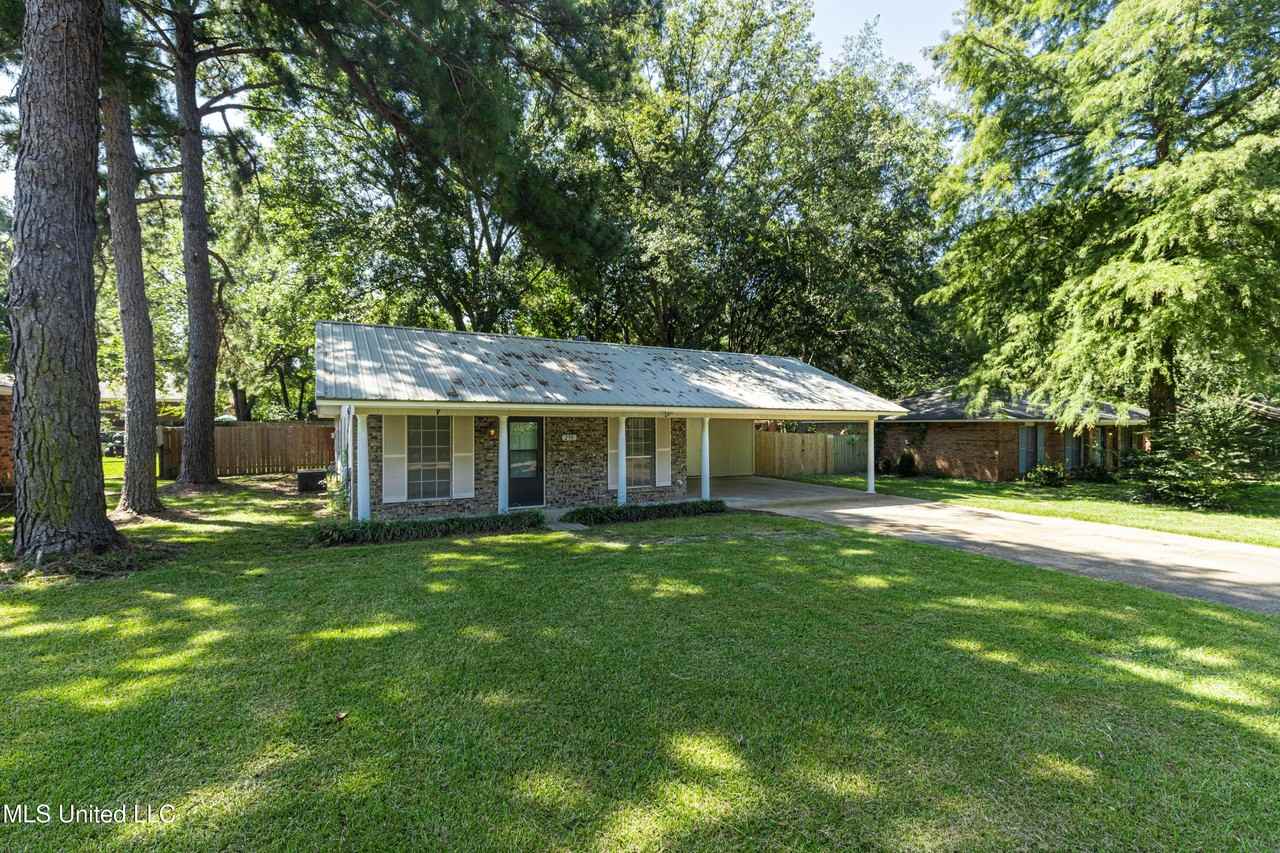 239 Traceland Dr - Photo 4 of 38