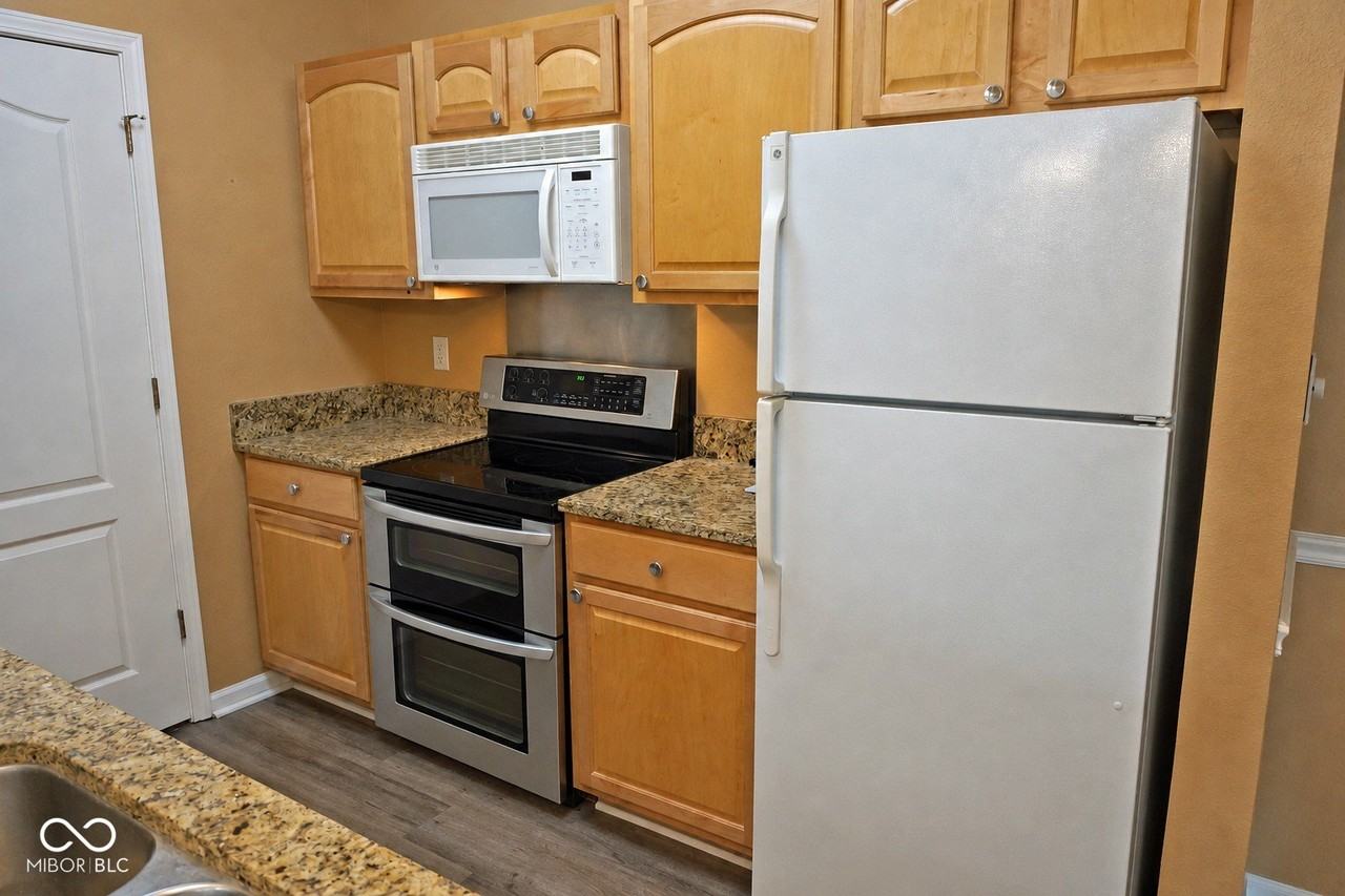 12914 University Cres #2B - Photo 2 of 20