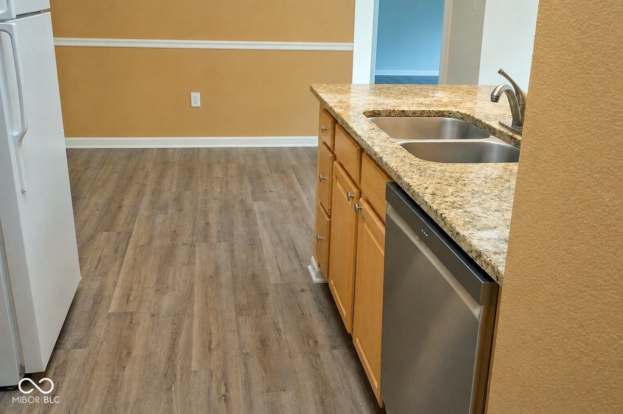 12914 University Cres #2B - Photo 3 of 20