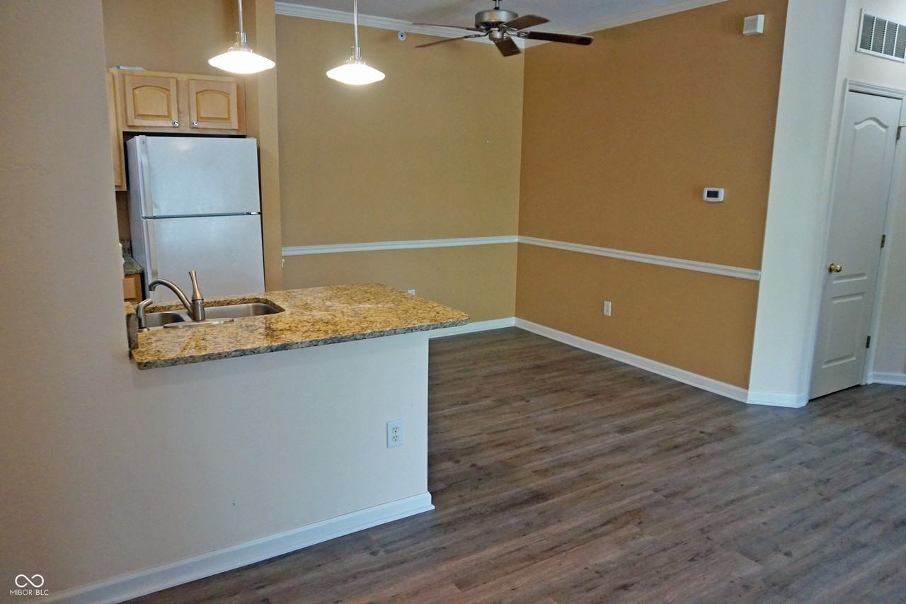 12914 University Cres #2B - Photo 4 of 20