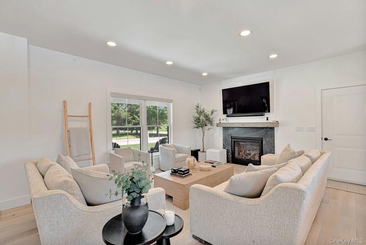 1095 Ryder Farm Ln - Photo 4 of 44