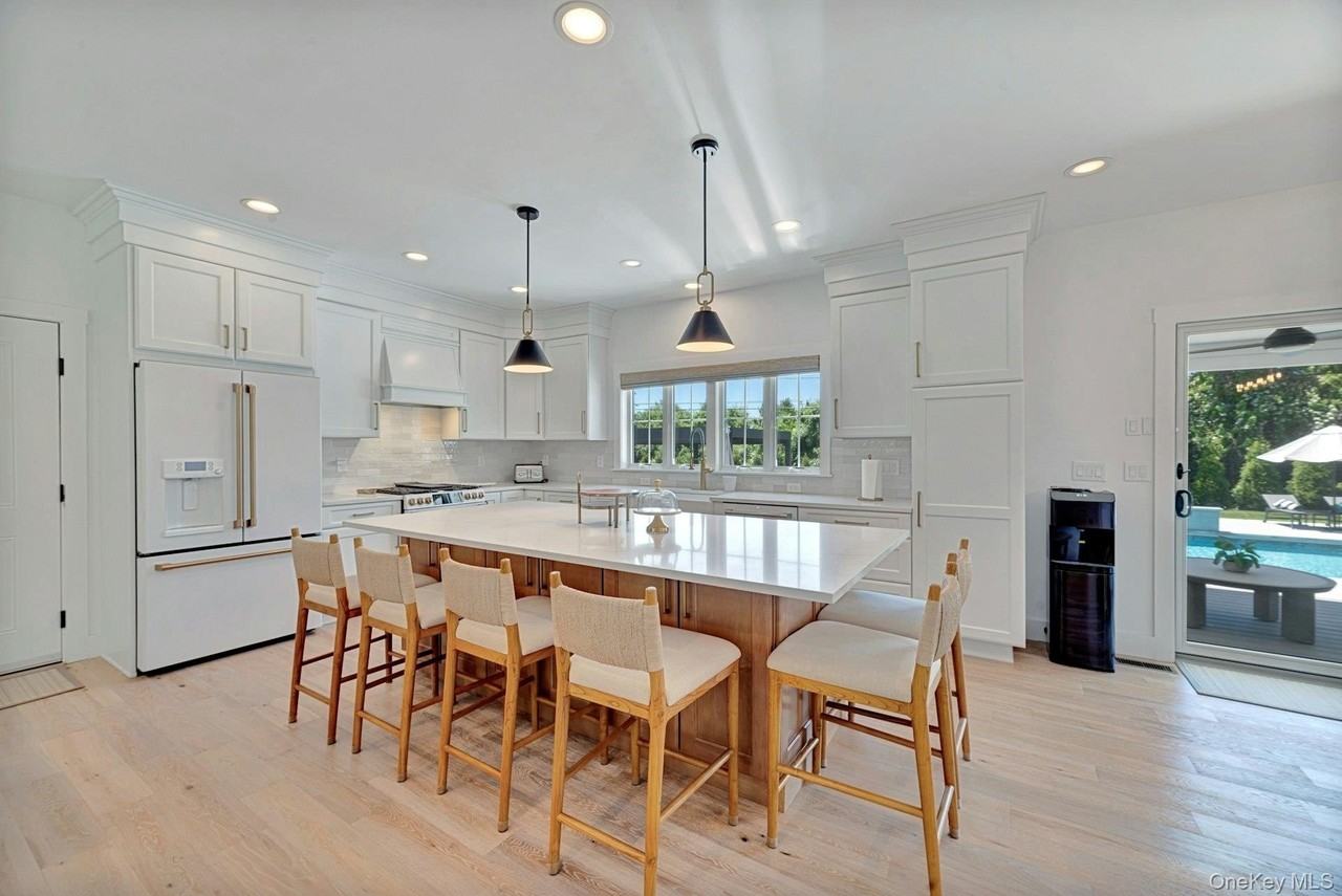 1095 Ryder Farm Ln - Photo 7 of 44