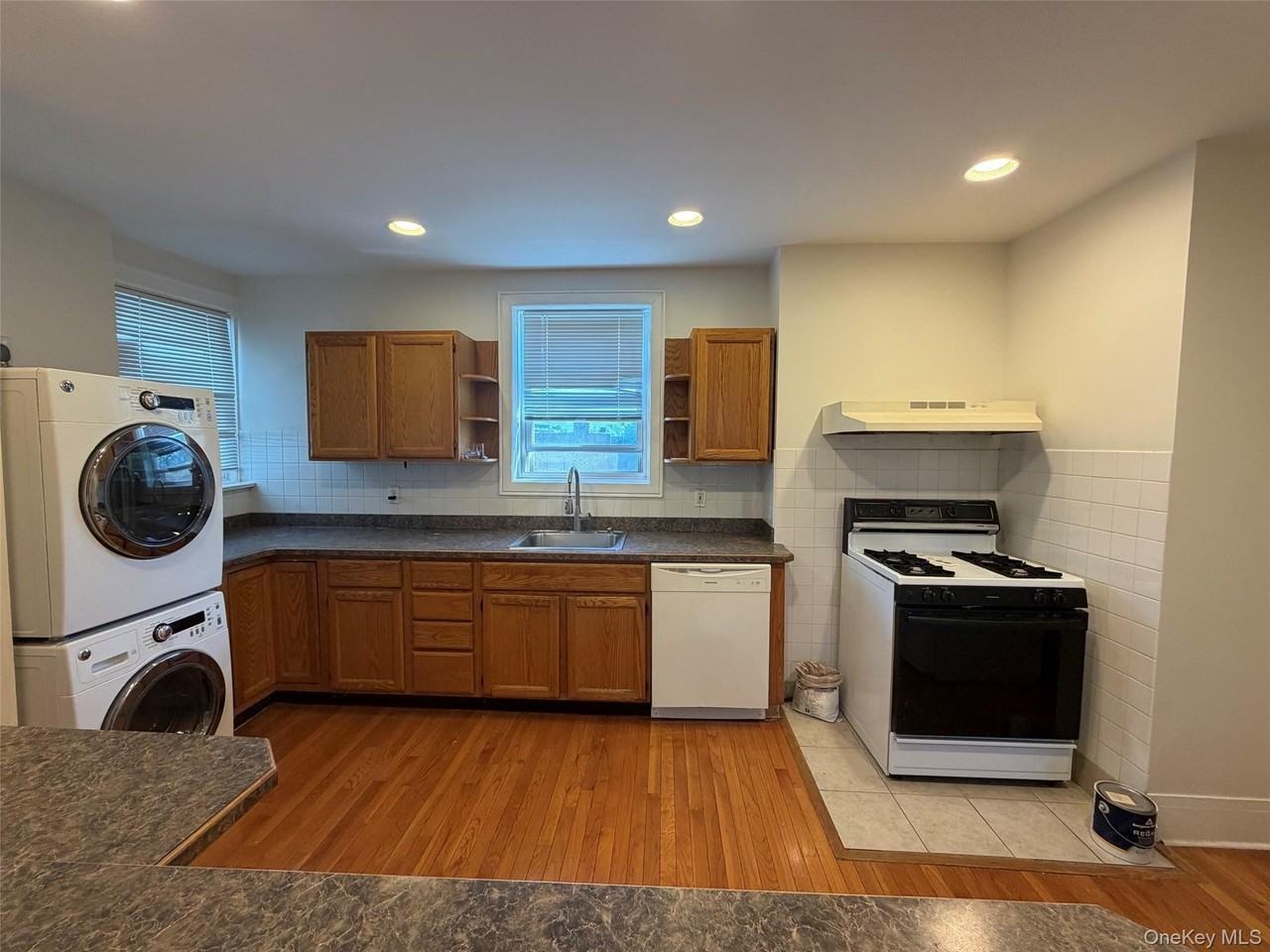 837 White Plains Rd #3R - Photo 2 of 8