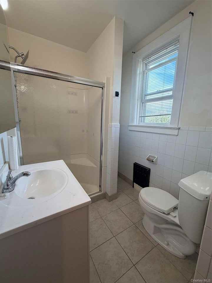 837 White Plains Rd #3R - Photo 5 of 8