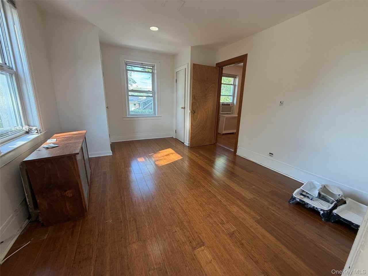 837 White Plains Rd #3R - Photo 6 of 8