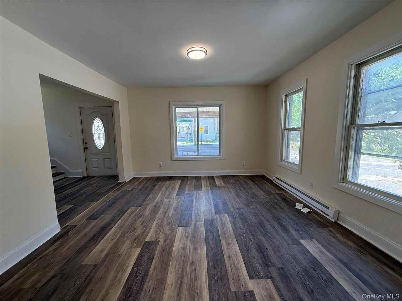 174 Center St - Photo 3 of 17