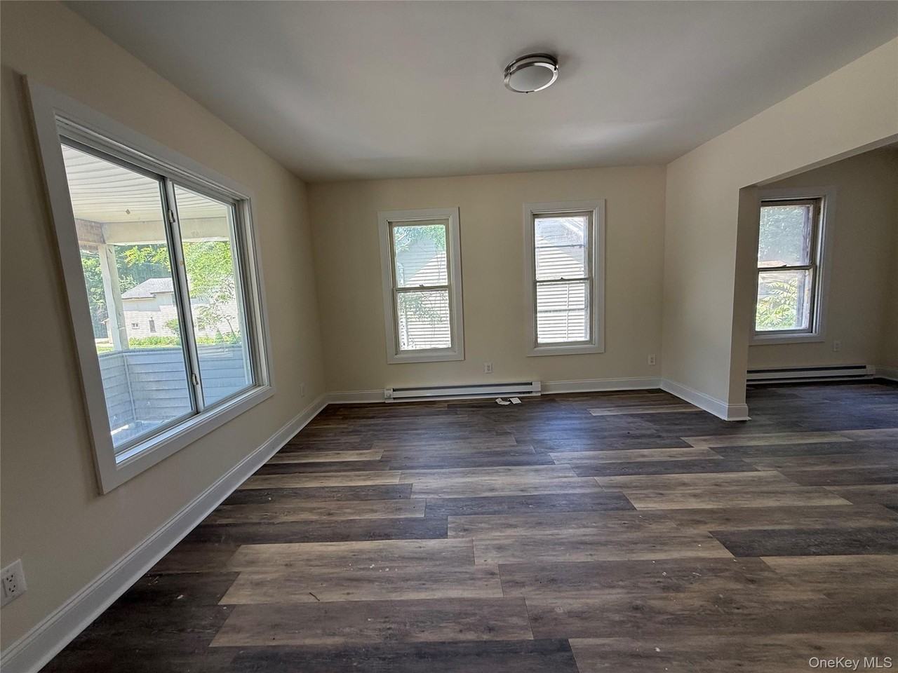 174 Center St - Photo 4 of 17