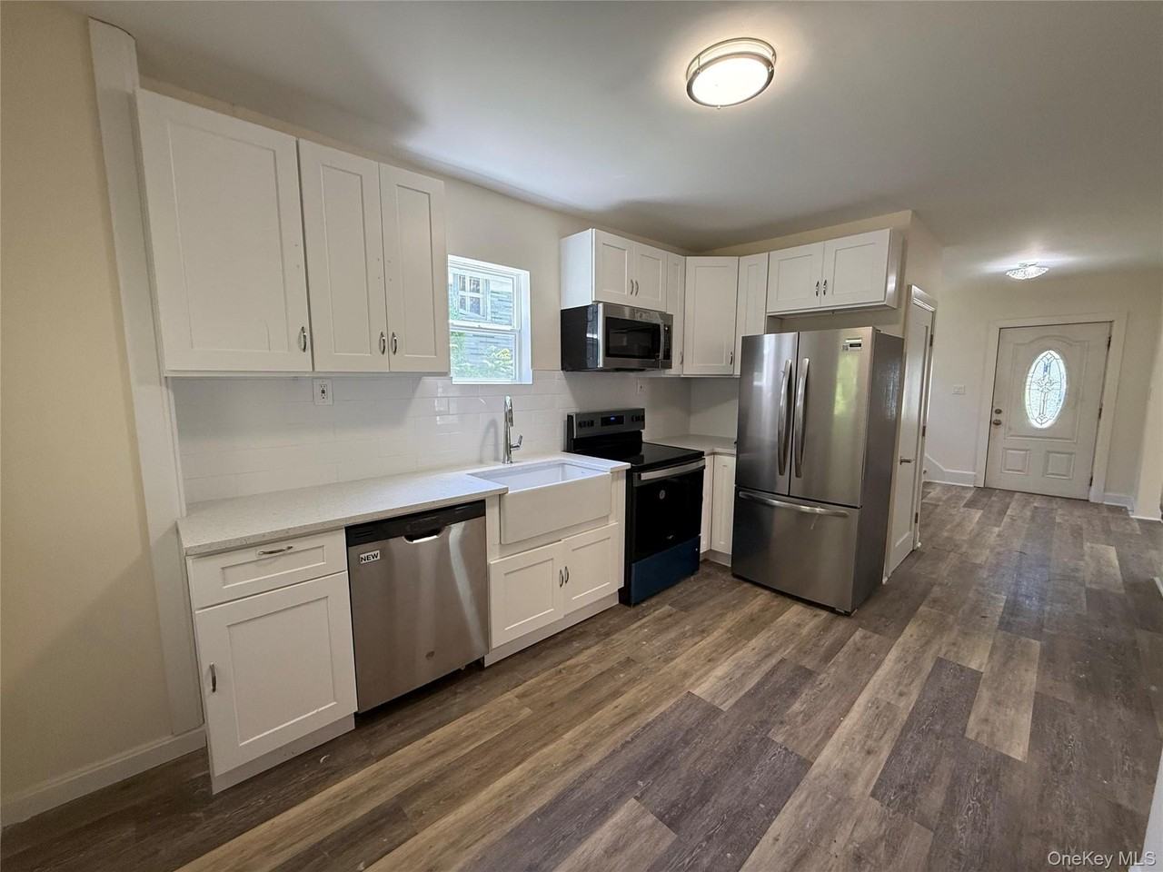 174 Center St - Photo 6 of 17