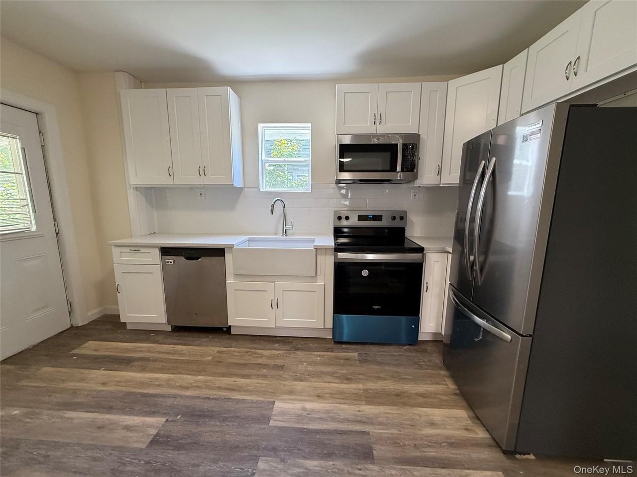 174 Center St - Photo 7 of 17