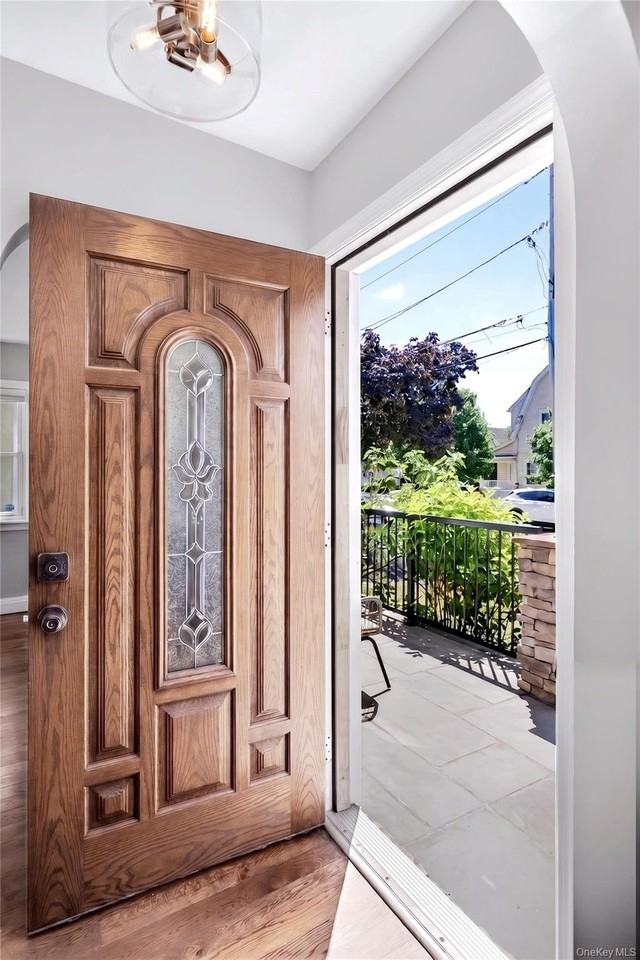 50 Albertson Pl - Photo 3 of 21