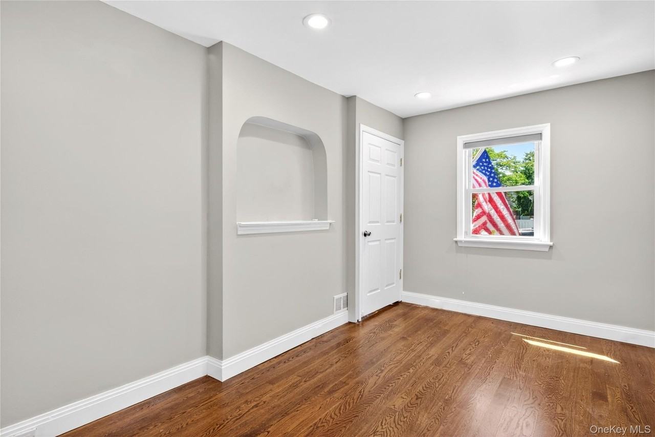 50 Albertson Pl - Photo 5 of 21