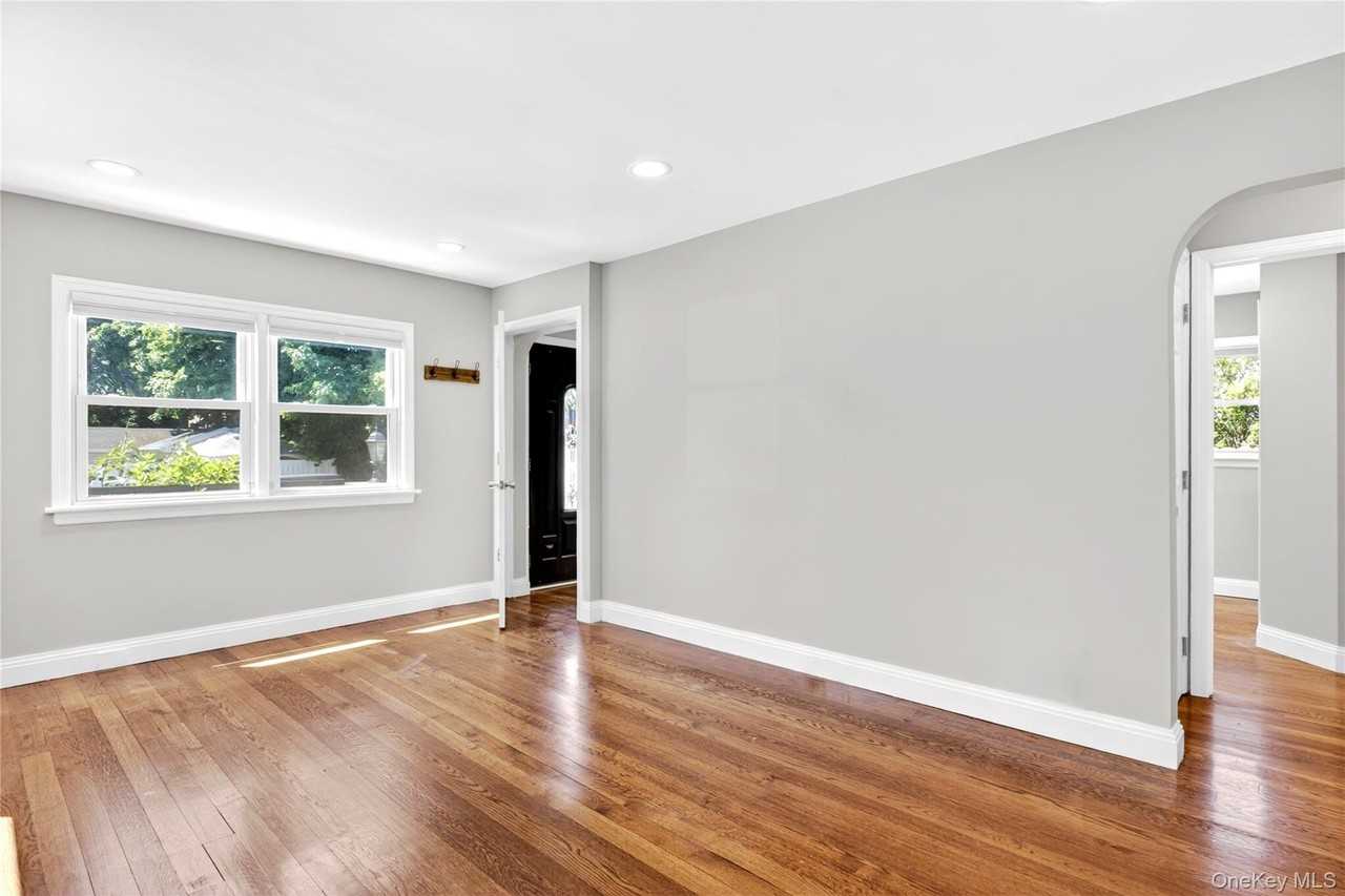 50 Albertson Pl - Photo 7 of 21