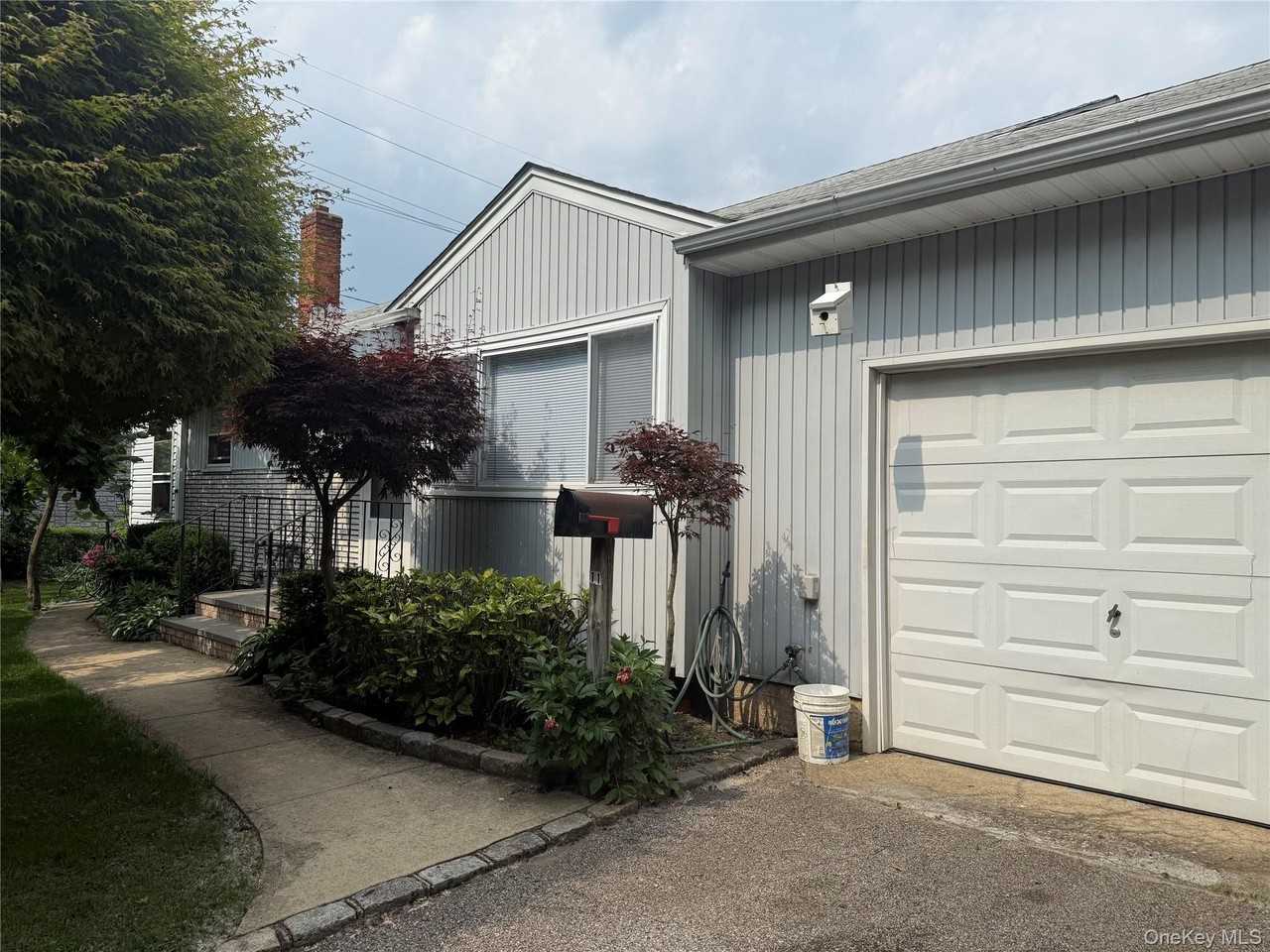 11 Holle Pl #1 - Photo 3 of 10