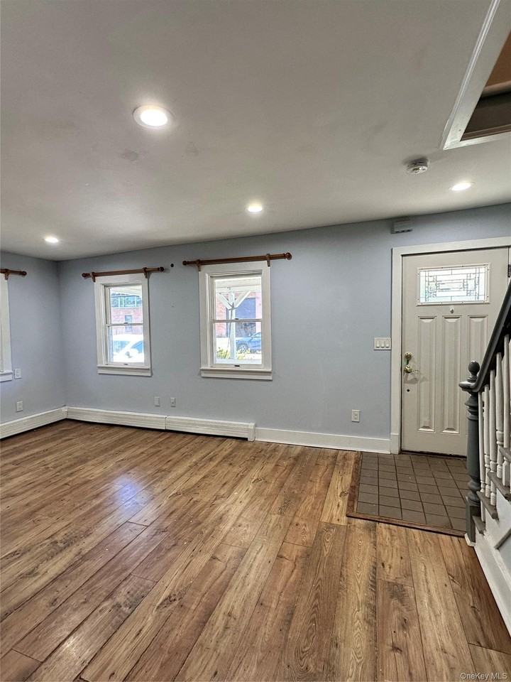 47 Henry St - Photo 3 of 8