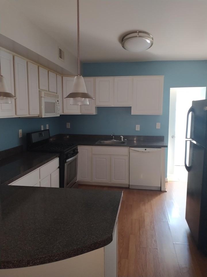 1242 Washington Blvd #1 - Photo 3 of 9