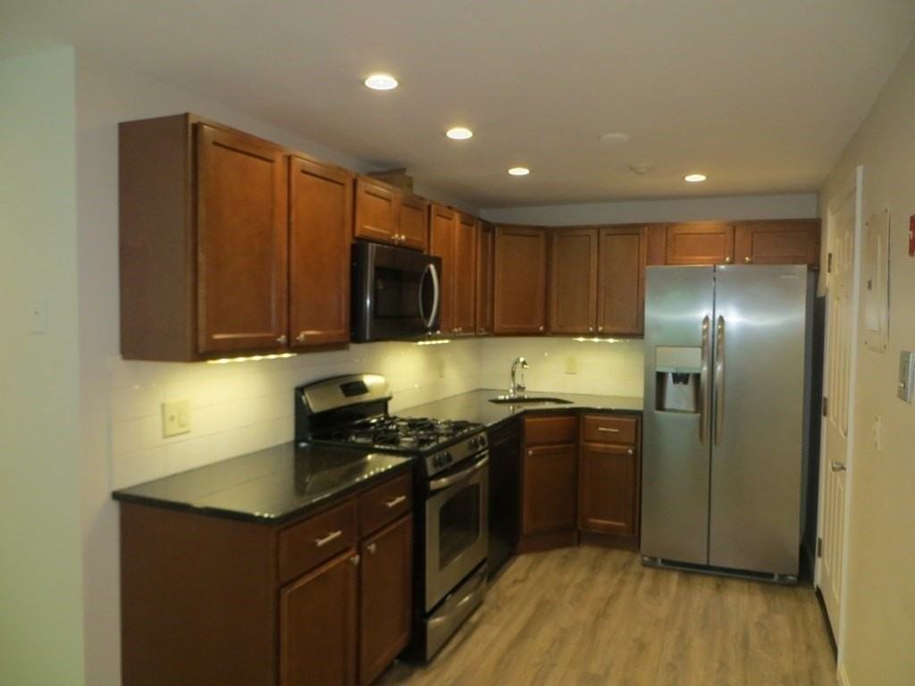 49 Parker Ave #8 - Photo 3 of 14