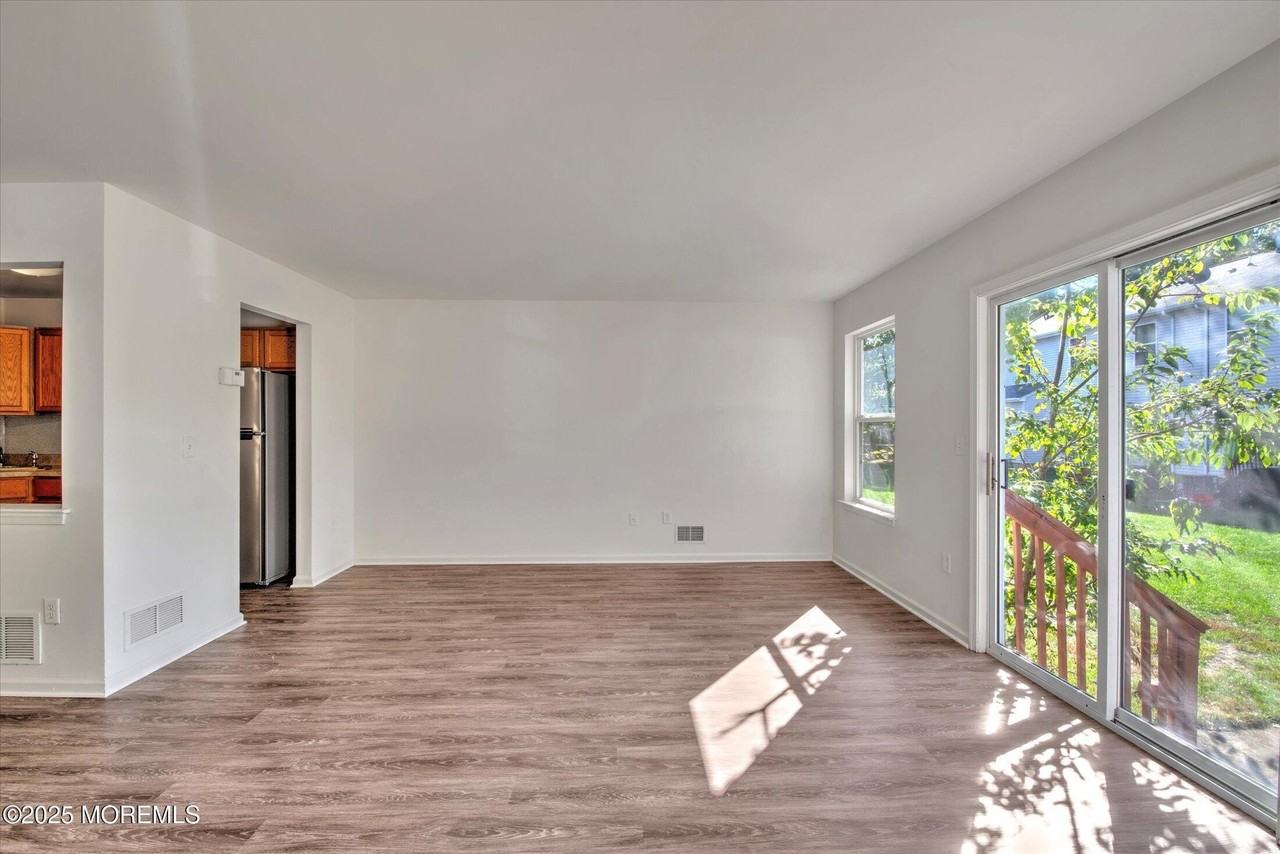 18 Esplanade Way - Photo 5 of 41