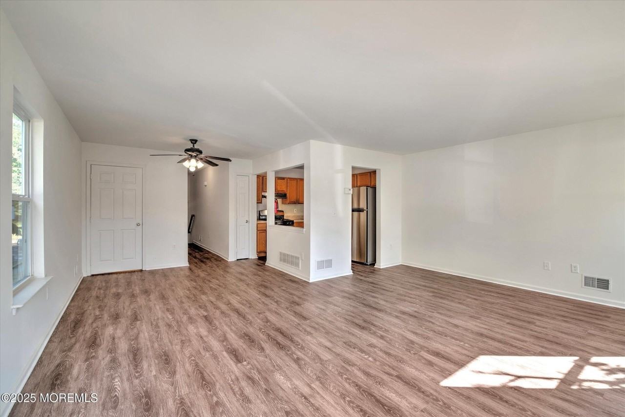 18 Esplanade Way - Photo 6 of 41