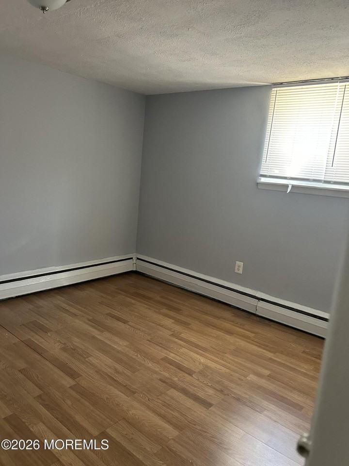 732 Ocean Ave #B - Photo 5 of 6