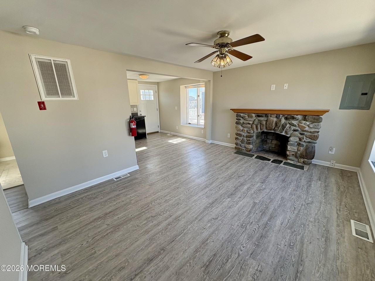 46 Joshua Dr - Photo 4 of 16