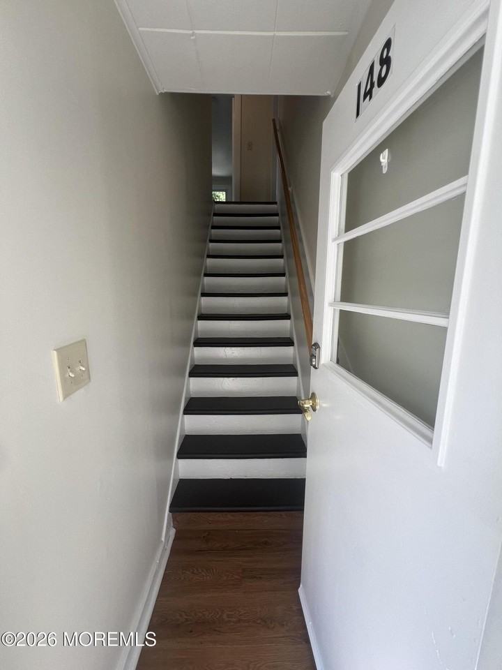 148 W Sylvania Ave #B - Photo 3 of 28