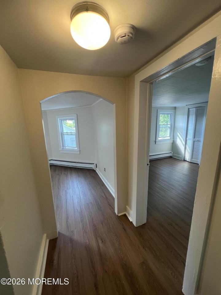 148 W Sylvania Ave #B - Photo 5 of 28