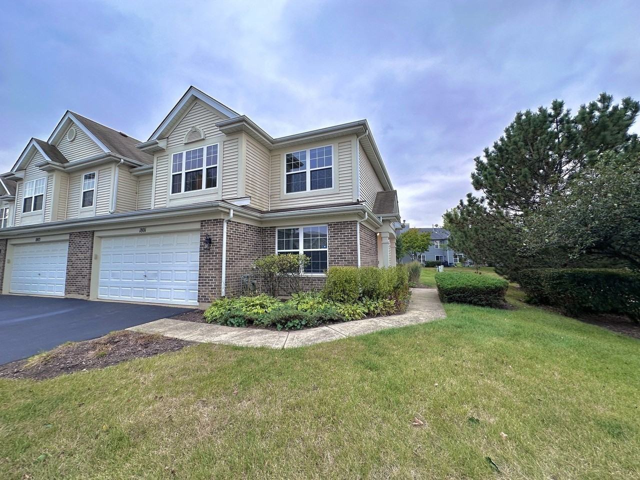 1801 Waverly Way - Photo 2 of 21