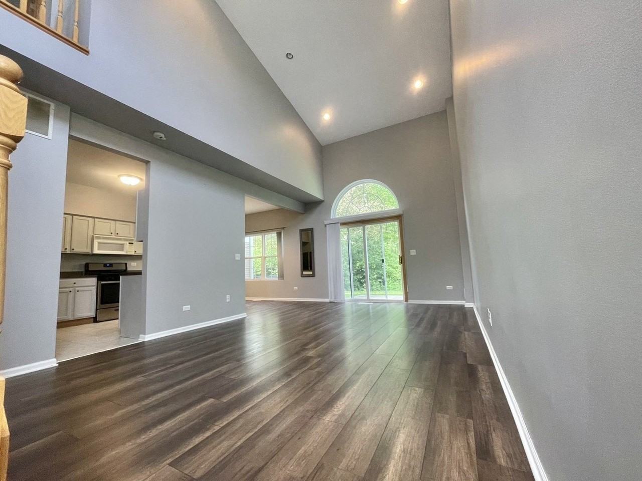 2607 Oak Tree Ln - Photo 2 of 11