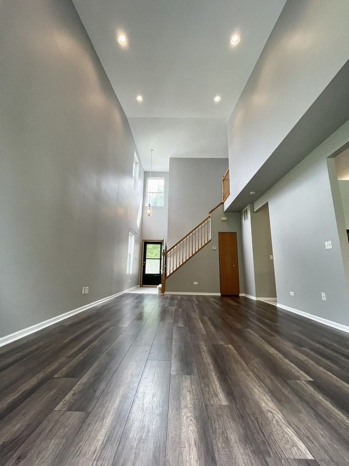 2607 Oak Tree Ln - Photo 3 of 11