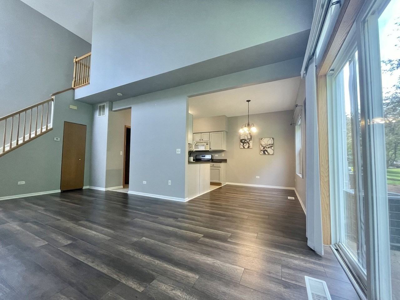 2607 Oak Tree Ln - Photo 4 of 11