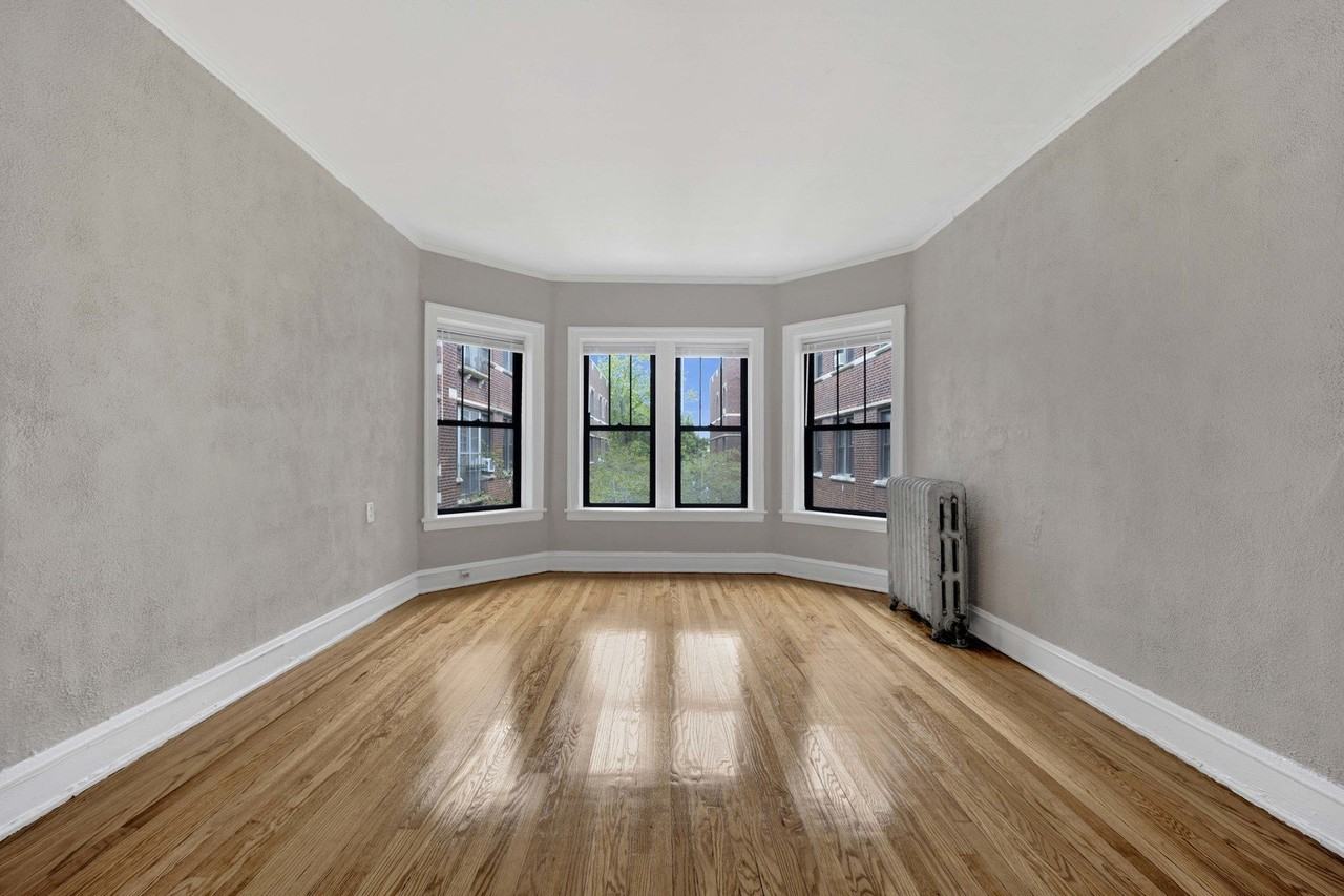 W Greenleaf Ave #2E - Photo 3 of 21