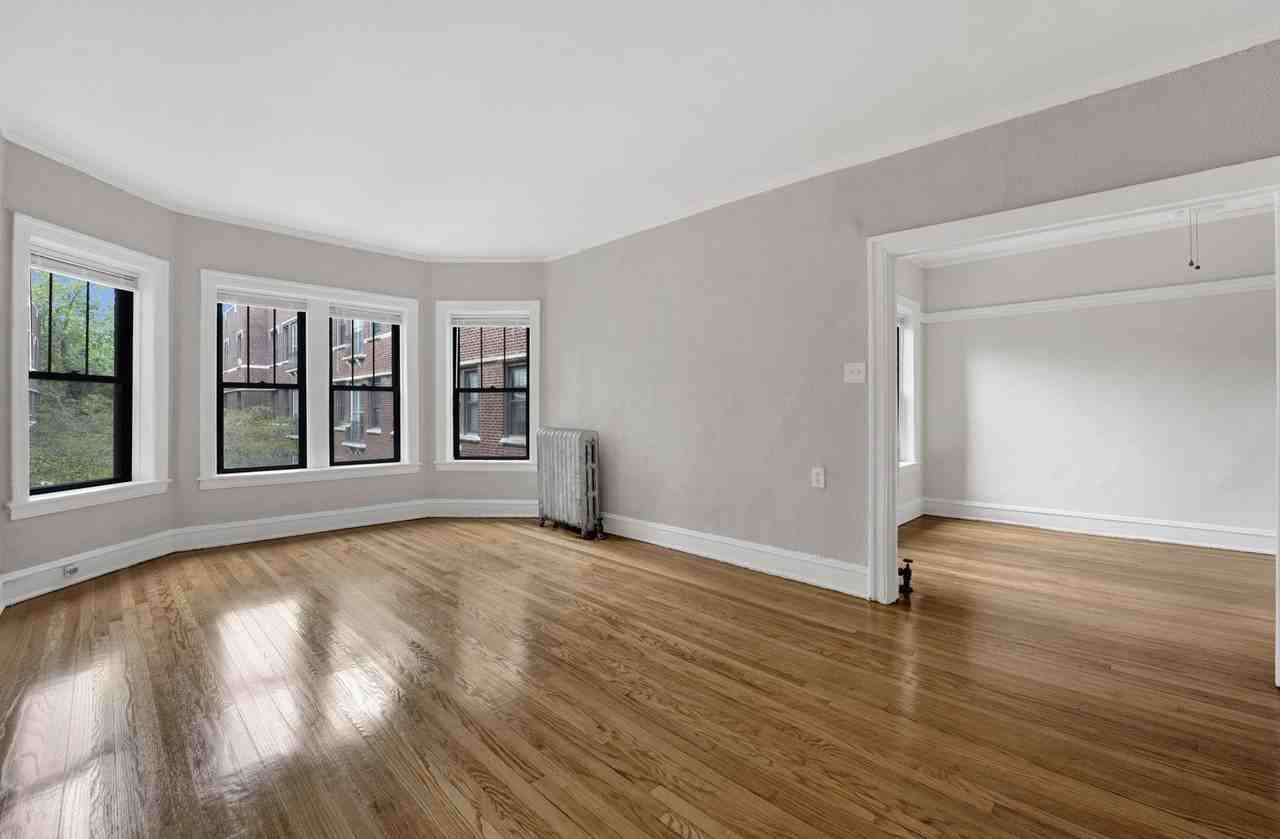 W Greenleaf Ave #2E - Photo 4 of 21