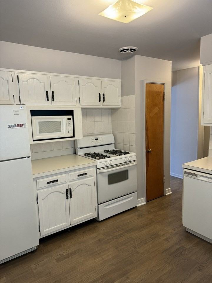 4912 Crain St #B - Photo 5 of 10