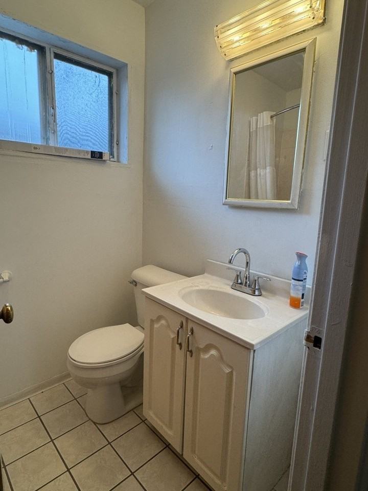 4912 Crain St #B - Photo 7 of 10