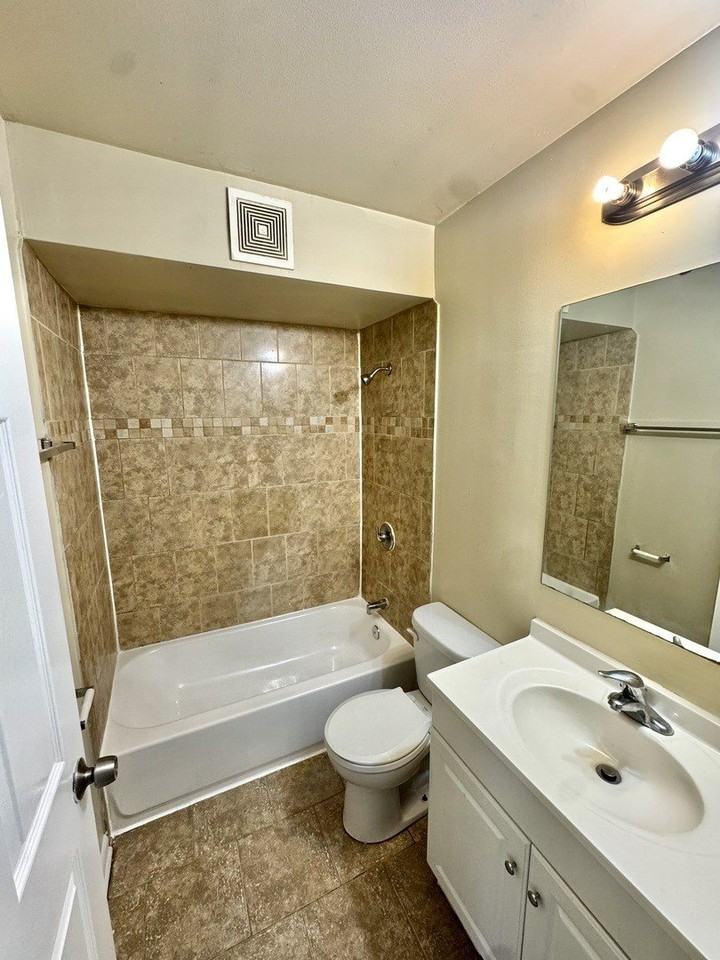 16001 Avalon Ave - Photo 7 of 11