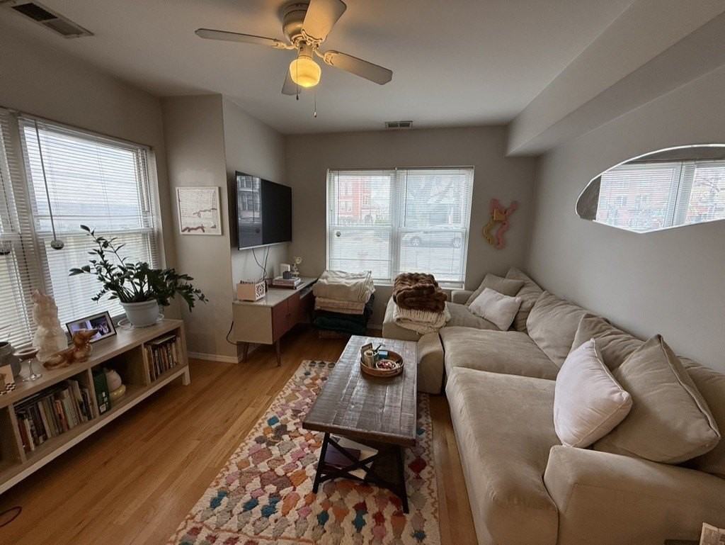 1642 W Fletcher St #1 - Photo 2 of 11