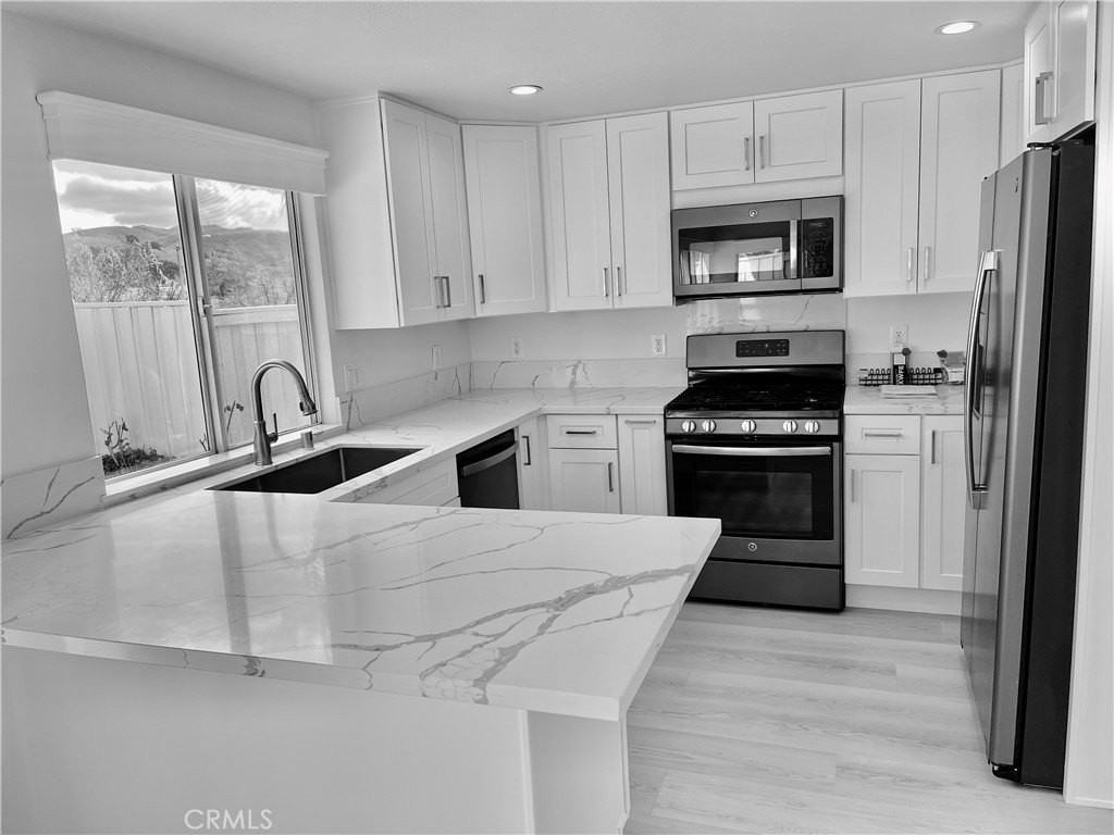 4110 Lost Springs Dr - Photo 2 of 26