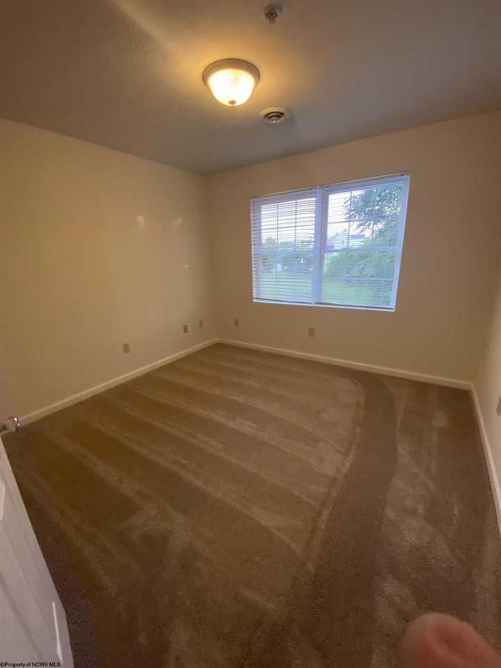 393 Dille St - Photo 4 of 7