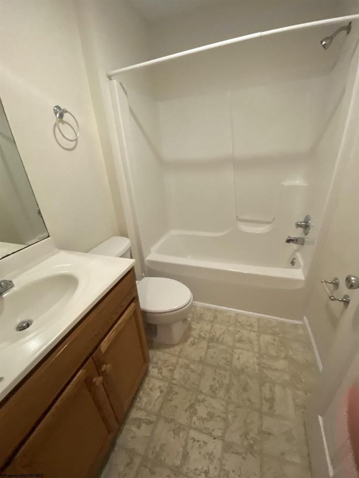393 Dille St - Photo 5 of 7