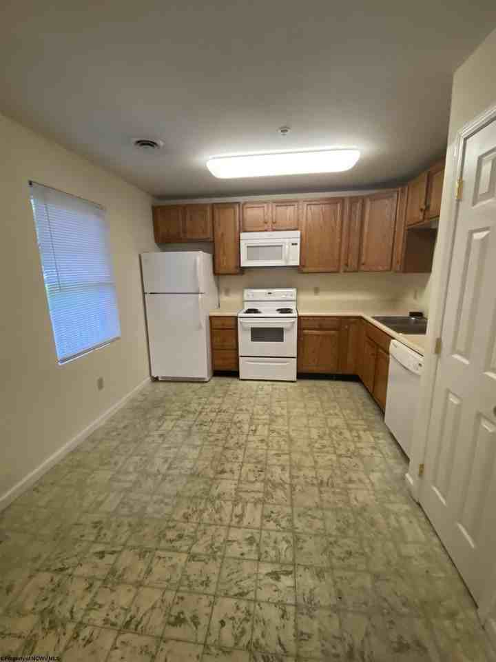 393 Dille St - Photo 6 of 7