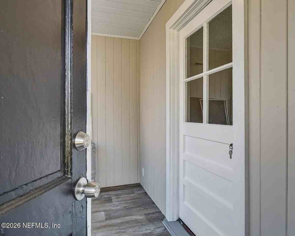 1901 Pullman Ct - Photo 2 of 26